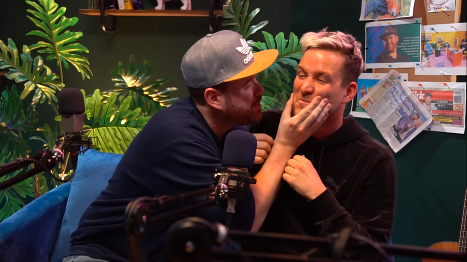Istenes Bence és Fluor Tomi között majdnem elcsattant egy csók / Fotó: Youtube