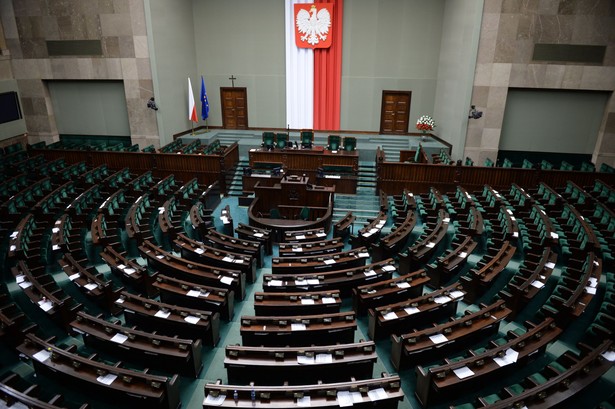 Lewica z takim samym poparciem jak Kukiz, a PSL jak KORWiN. SONDAŻ