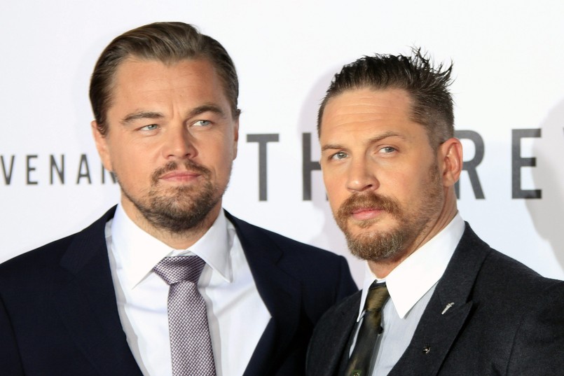 Pierwsze recenzje "Zjawy" ("The Revenant") są bardzo obiecujące. Może nawet spełni się oscarowy sen Leonardo DiCaprio i w końcu dostanie długo wyczekiwaną statuetkę. – Mówiliśmy to od miesięcy (a nawet lat, jeśli przypomnicie sobie "Wilka z Wall Street", "Krwawy diament", "Aviatora) – pisze Katey Rich z "Vanity Fair". – Ale tym razem to się stanie. Na pewno. "Zjawa" została pokazana po raz pierwszy dla przyznających nagrody oraz dla prasy w Nowym Jorku oraz w Los Angeles i niemal wszystkie reakcje krążą wokół postulatu: "Dajcie Leo tego Oscara". Producenci wierzą w "Zjawę" tak mocno, że o widzów kazali jej walczyć z nową odsłoną "Gwiezdnych wojen". Póki co, Iñarritu zebrał cztery nominacje do Złotych Globów.