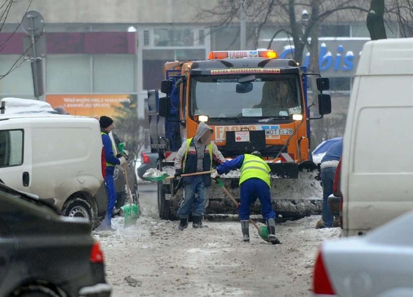 Obłuda! Odśnieżyli dla "ministra". Zobacz, jak!