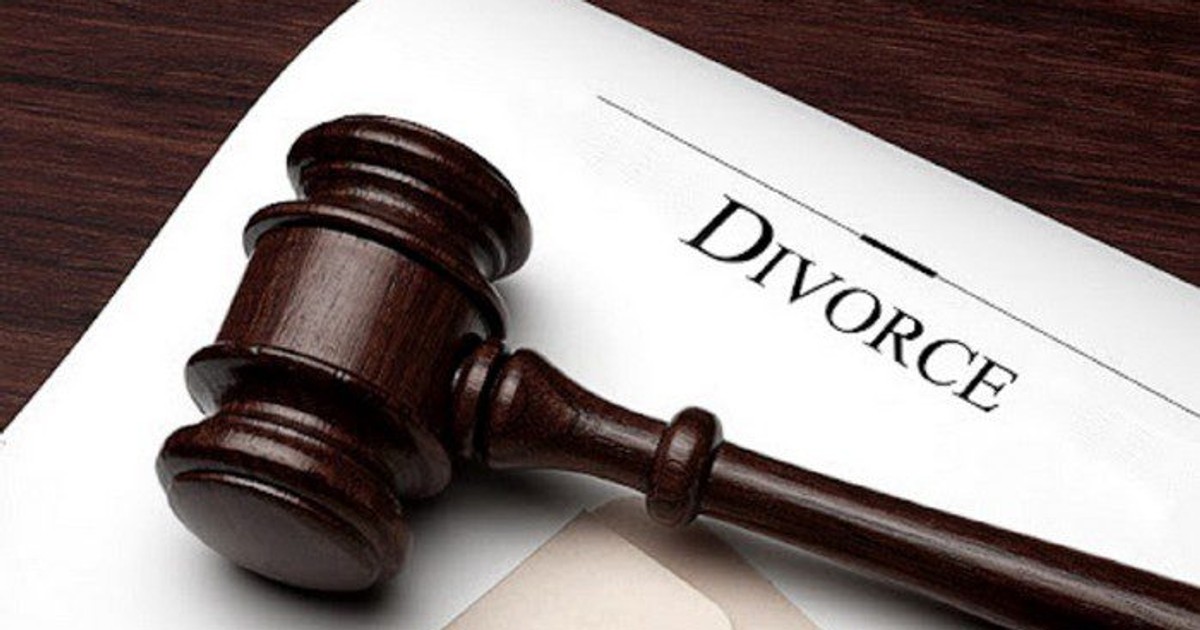 Woman in court for divorce because husband hid inside toilet during robbery attack - Vimarsana News