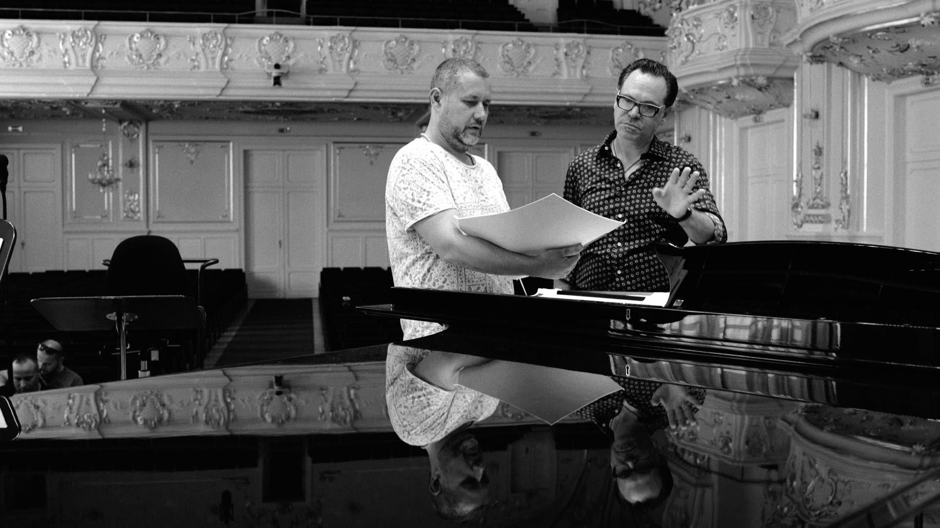 Oskar Rózsa na zmene hymny pracuje so Slovenskou filharmóniou.