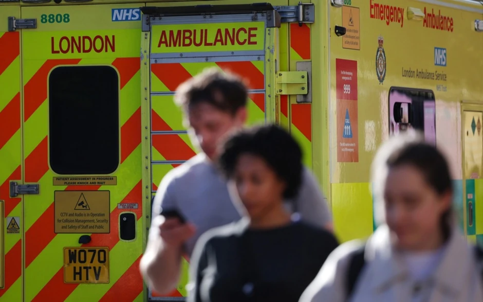 Ambulantna kola ispred bolnice u Londonu
