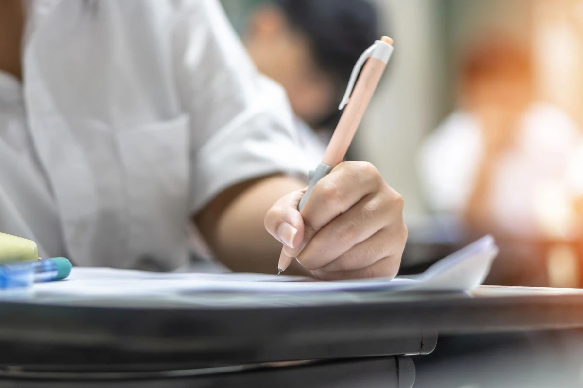 Matura i egzamin ósmoklasisty 2025. Tych rzeczy pod żadnym pozorem nie możesz mieć przy sobie