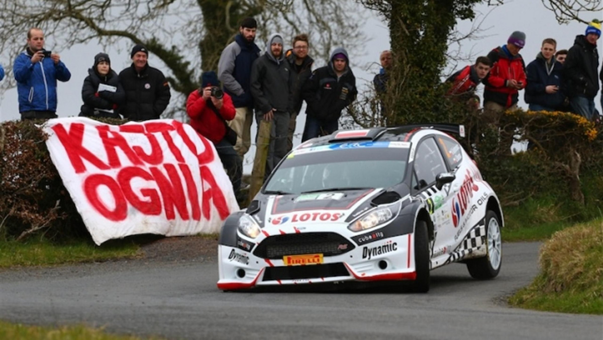 Liderzy FIA ERC Kajetan Kajetanowicz i Jarek Baran nie odpoczywają w upalne letnie dni, lecz korzystają z dróg Śląska Cieszyńskiego, na których intensywnie testują przed nadchodzącym wyzwaniem. Te Polacy podejmą w Czechach w ostatni weekend wakacji na wyjątkowo specyficznych, bardzo nierównych asfaltach południowych Moraw. Właśnie tam, nieco ponad 90 km od polskiej granicy, 45. edycja Rajdu Barum.