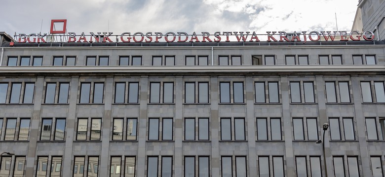 Rosną stopy i spłacający hipoteki coraz częściej proszą o pomoc