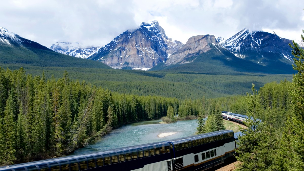 Jedną z najdłuższych i najciekawszych podróży pociągiem na świecie jest ponad dwutygodniowy przejazd pociągiem Rocky Mountaineer. Ta wycieczka jest drugą, po Orient Express, linią kolejową obsługującą luksusowe przejazdy przez prawie cały kontynent.