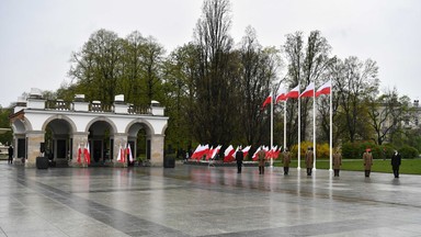 Błaszczak: biało-czerwona to symbol, który wyróżnia Polskę i Polaków