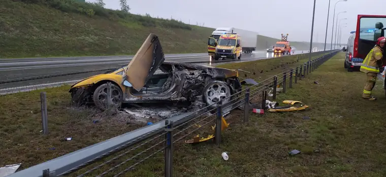 Wypadek Lamborghini na autostradzie A1. Kraksa zakończona pożarem