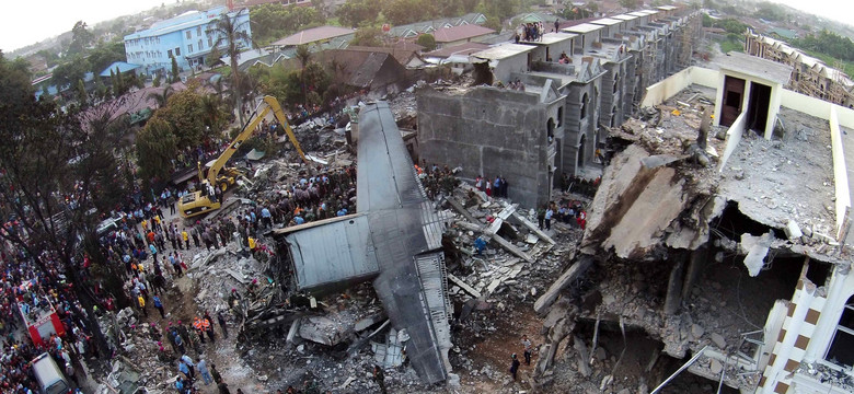 Rośnie liczba ofiar katastrofy lotniczej w Indonezji
