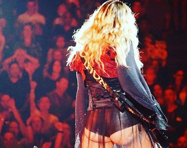 Madonna obnażyła fankę na koncercie. "To molestowanie seksualne". WIDEO