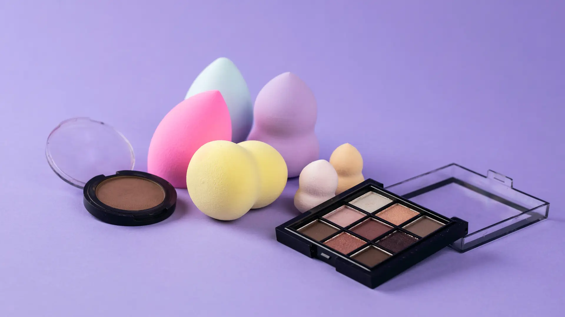 Beauty blender — siedlisko bakterii czy pomocny gadżet? Oto jak go czyścić