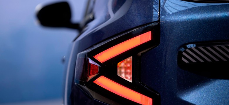 Nowa Dacia za 75 000 zł: Europejski hit uderza w tanie auta z Chin