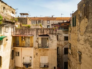 Nieruchomości na południu Włoch są stosunkowo tanie, jednak nie są zwykle utrzymane w dobrym stanie. I poszanowanie prawa nie wygląda tam najlepiej.