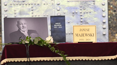 Pogrzeb Janusza Majewskiego odbył się bez księdza. "Starcy to wampiry"