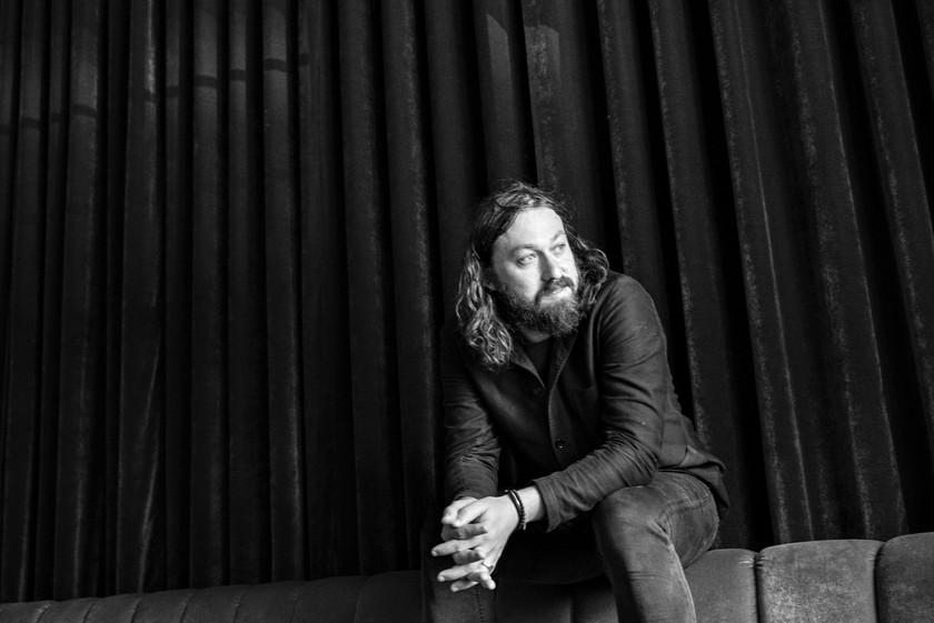 Menschlich: Stone versucht, eine Atmosphäre zu schaffen, …