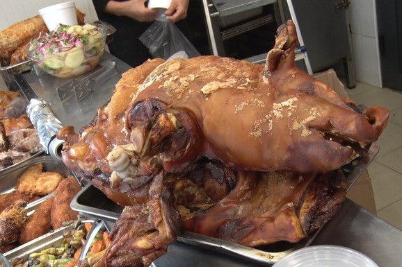 Uoči Uskrsa prasad poskupela, a jagnjetina jeftinija nego lane! Detaljan cenovnik pred praznike: Evo koje su cene pečenja i mesa