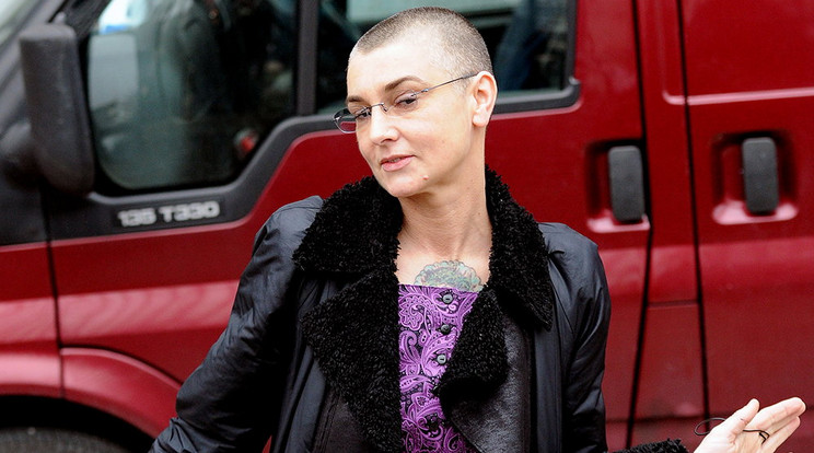 Sinead O'Connor egy pszi­­­chi­átriáról üzenget a rajongóknak, hogy adjanak neki
munkát, lakhatást/ Fotó: Northfoto