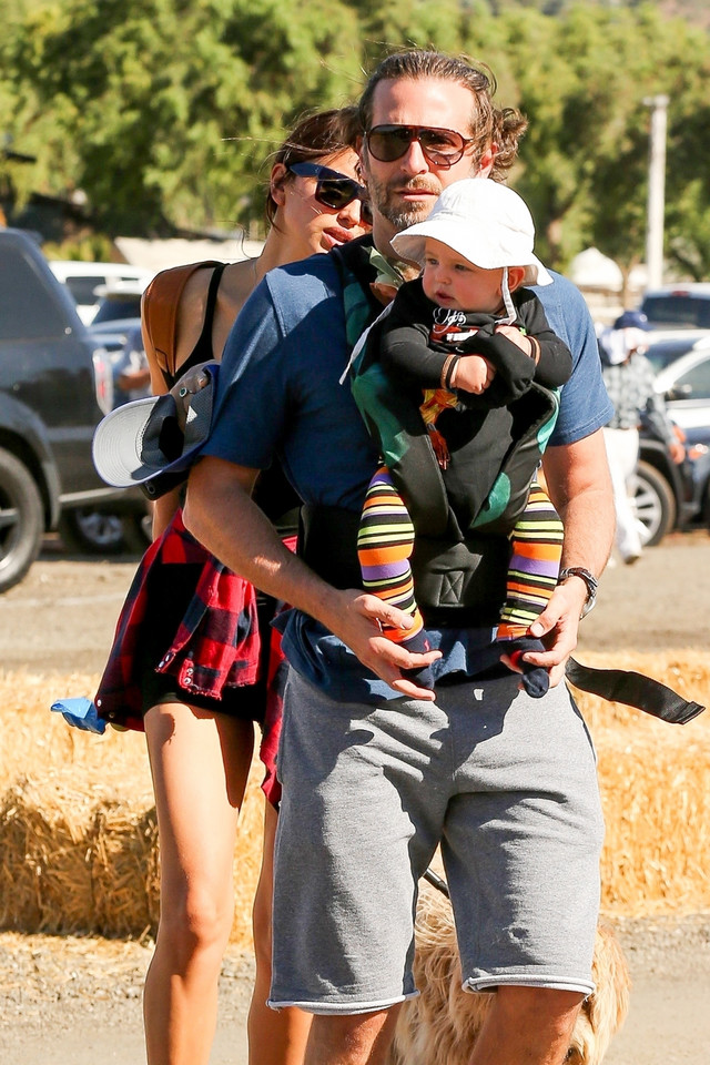 Bradley Cooper i Irina Shayk z córką w parku