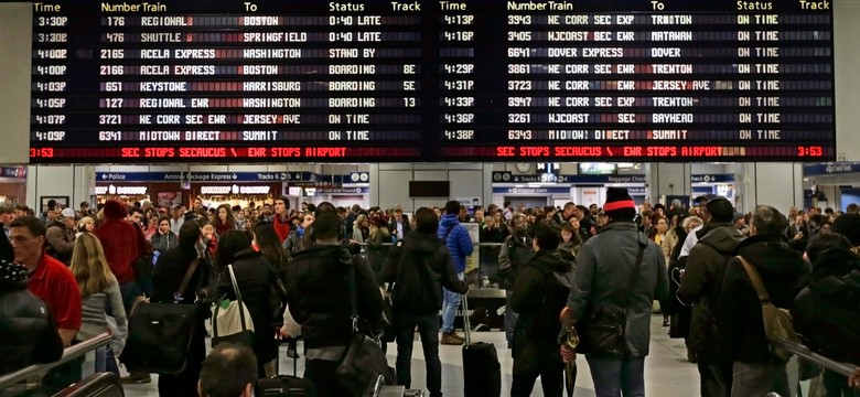 Chaos komunikacyjny w USA przed Świętem Dziękczynienia. Przez ulewy i śnieg