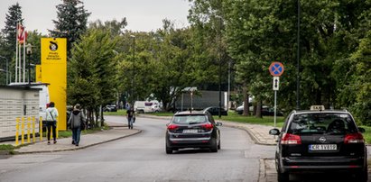 Ulica Tomickiego straszy wyglądem. Nierówna nawierzchnia i krzywe chodniki!