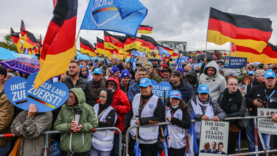 Protest zwolenników Alternatywy dla Niemiec (AfD)w sprzeciwie przeciwko rosnącym kosztom życia w Niemczech