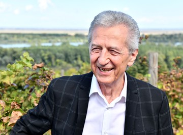 "Svaka čast Aleji zaslužnih građana, ali biram Mrčajevce" Miroslav Ilić kupio GROBNO MESTO i ODBIO VELIKU SUMU za rodnu kuću: "NEMA TIH PARA"