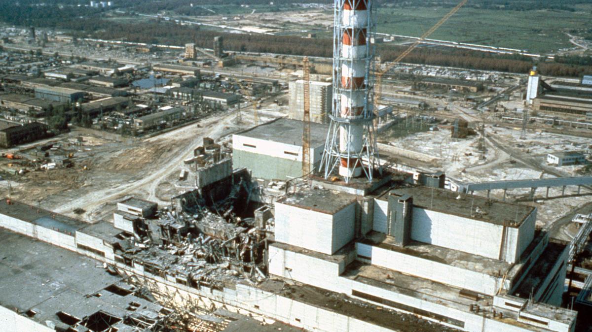 A szakértők figyelmeztetnek, mielőbb le kell bontani a Csernobilben  felrobbant reaktor fölé emelt betonszarkofágot - Blikk