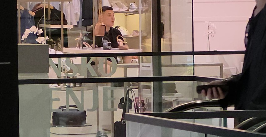 Stefan Cekić sa trudnom ženom