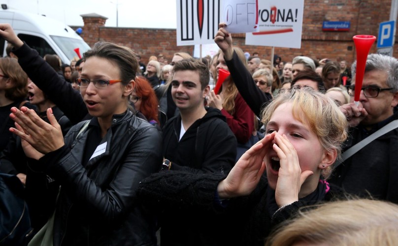 Czarny protest przed siedzibą PiS