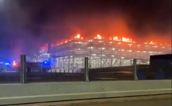 Wielki pożar na lotnisku Luton. Odwołano wszystkie loty, także połączenia z Polską