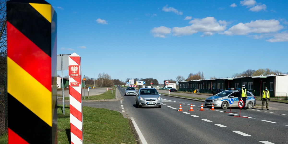 Liderzy unijni rozważają, czy nie zamknąć granic w związku z COVID-19.