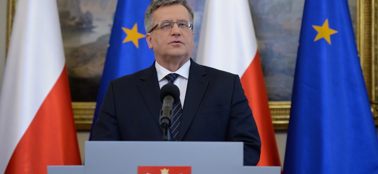 Sondaż CBOS: Spada zaufanie do Komorowskiego i Kopacz