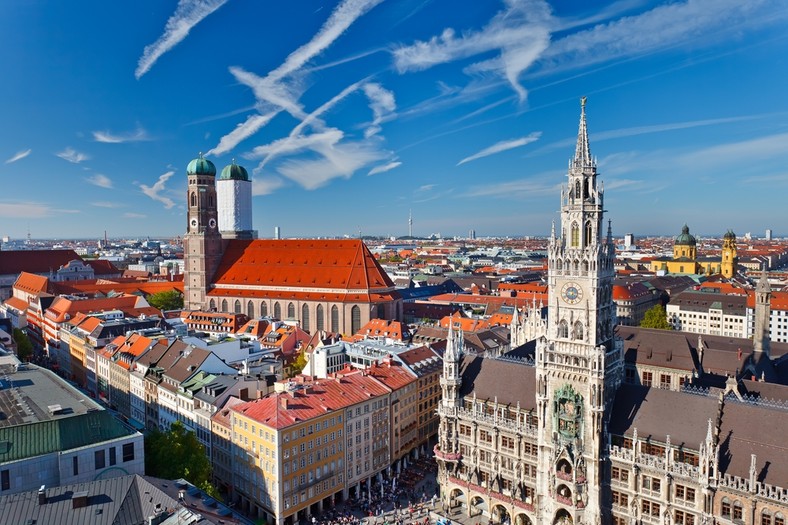 Marienplatz, Ratusz i Frauenkirche  w Monachium