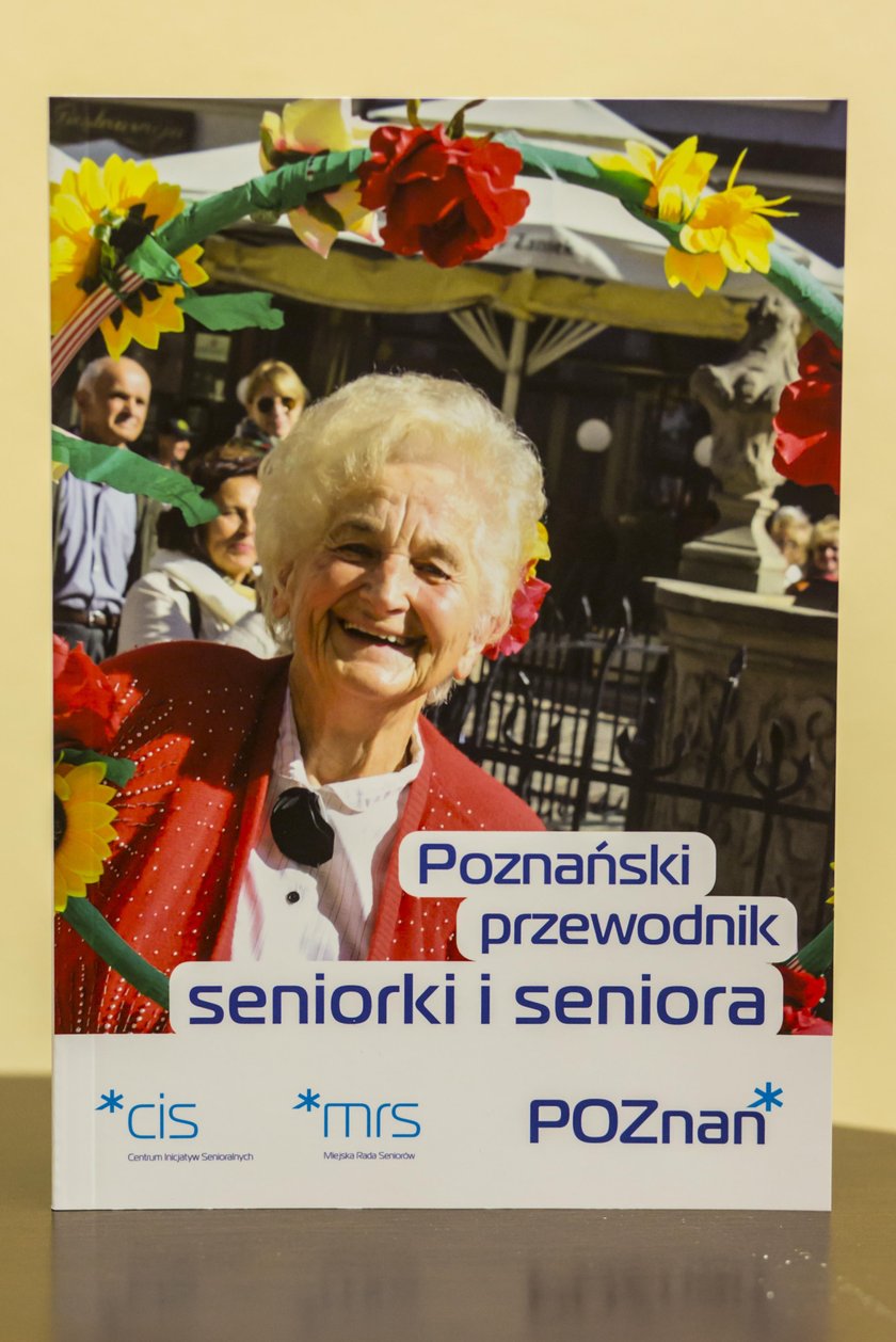 Na poznańskich seniorów czeka bezpłatny poradnik