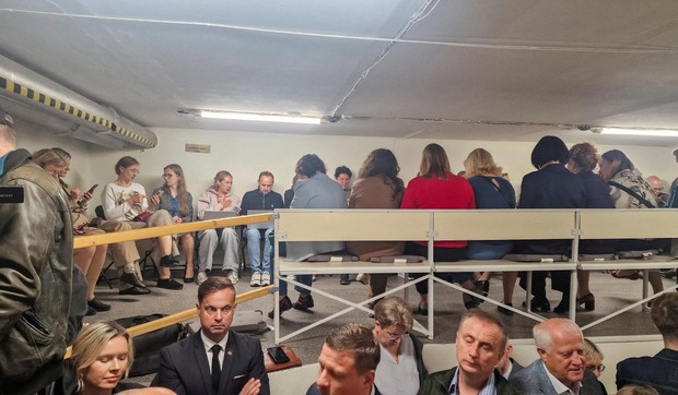 Parlamentarci Litvanije u skloništu | Foto: Reuters