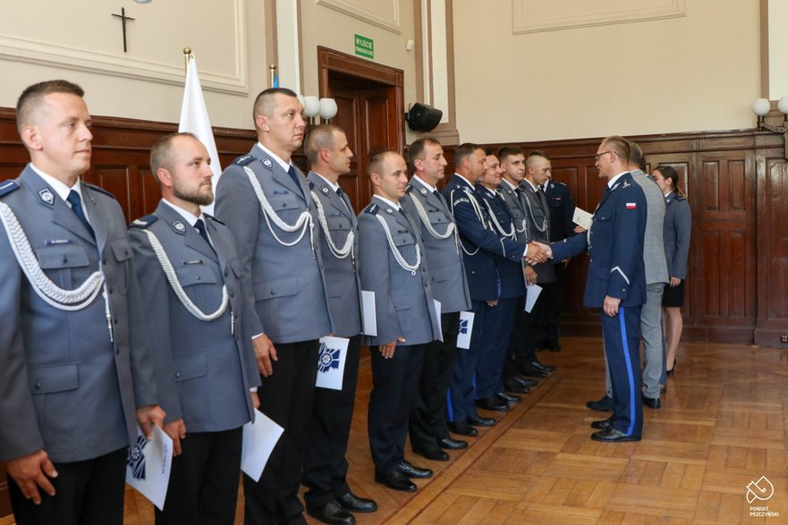 Święto policji w Pszczynie i awanse funkcjonariuszy - 20.07.2022 - autor: powiat