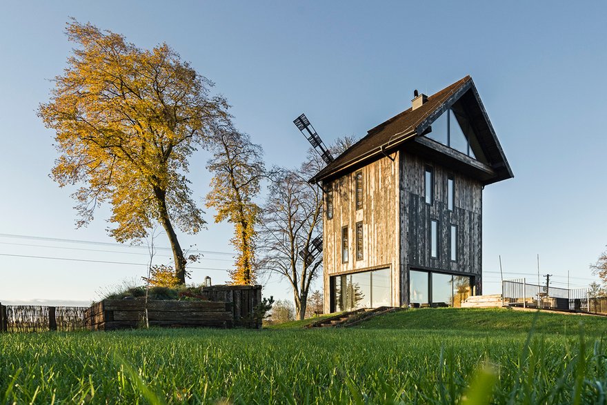 Polski dom w starym wiatraku, proj.: O4 architekci - Michał Kucharski, Mateusz Piwowarski Sylwia Ciesielska