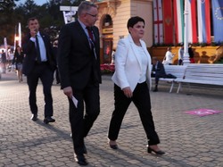 Coś drgnęło! Beata Szydło na krynickim Forum Ekonomicznym w dużo lepszej stylizacji niż zwykle. FOTO