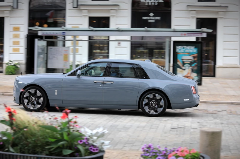 Rolls-Royce Phantom (2022, VIII Series II)