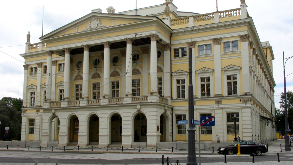 Zarząd województwa dolnośląskiego podjął we wtorek uchwałę o zamiarze odwołania dyrektora Opery Wrocławskiej Marcina Nałęcza-Niesiołowskiego. Wcześniej kontrole, przeprowadzone przez NIK oraz urzędników marszałka, wykazały w placówce nieprawidłowości finansowe.