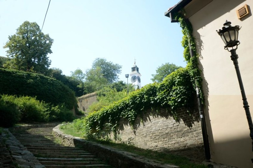 Stepenice ka Petrovaradinskoj tvrđavi