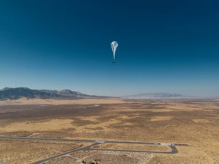 Balon z projektu Loon nad Nevadą, w drodze do Portoryko