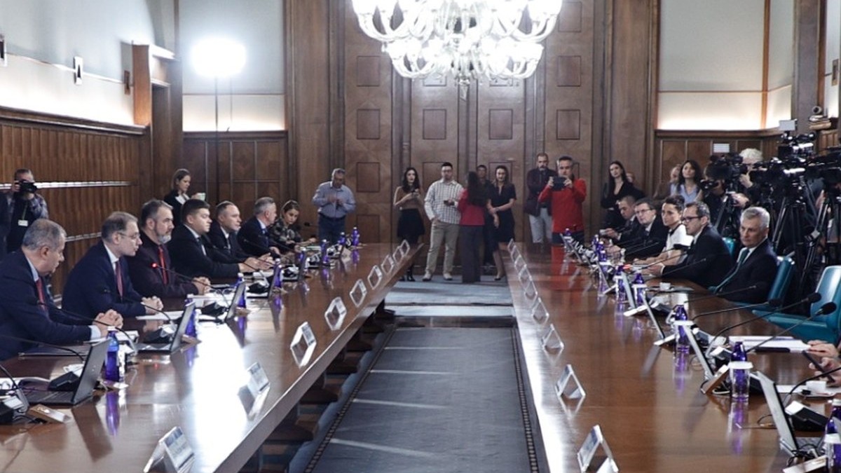 Guvernul Luca Niculescu a aprobat o masă de protocol pentru 1.000 de persoane în Qatar, oferită de ANCOM. Ilie Bolojan a refuzat să adopte hotărârea