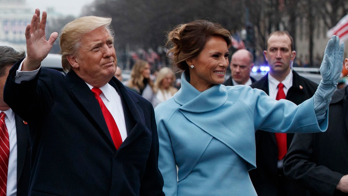 Główne zasady, o jakich mówił w przemówieniu inauguracyjnym prezydent USA Donald Trump to populizm, izolacjonizm i protekcjonizm; Trump odwoływał się wielokrotnie do obietnic z czasu kampanii wyborczej - podkreśla rosyjski dziennik "Wiedomosti".