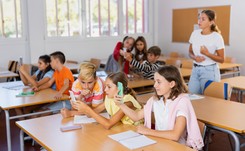 Zakaz korzystania ze smartfonów w szkołach? MEN zapowiada edukację cyfrową