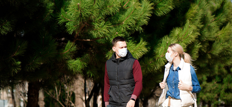 Jak Polacy oceniają obowiązek zakrywania nosa i ust w przestrzeni publicznej?