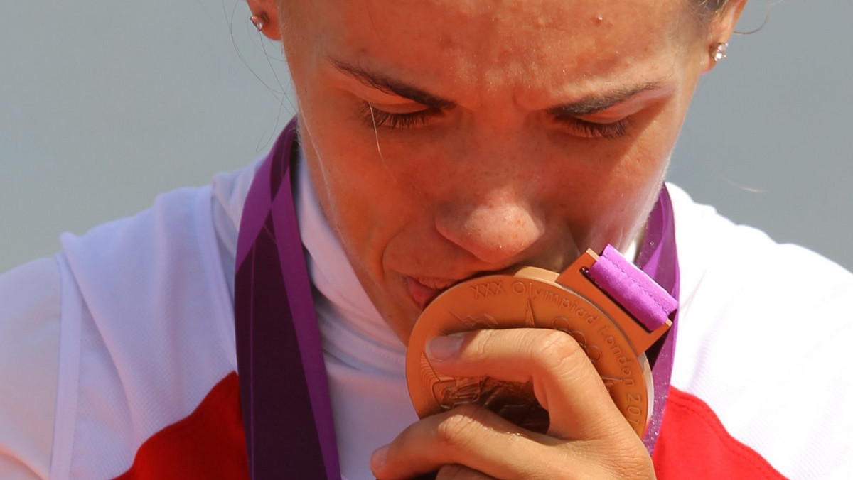 Magdalena Fularczyk, która w piątek wraz z Julią Michalską wywalczyła brązowy medal igrzysk olimpijskich w wyścigu wioślarskich dwójek podwójnych, przeżyła niedawno osobistą tragedię. - Ten medal chciałabym zadedykować mojemu tacie, który niestety nie doczekał igrzysk. Zabrakło mu niewiele ponad trzy miesiące - powiedziała po wyścigu Fularczyk.