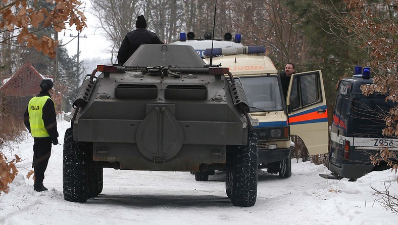 Pod domem w Magdalence zjawiło się mnóstwo policji