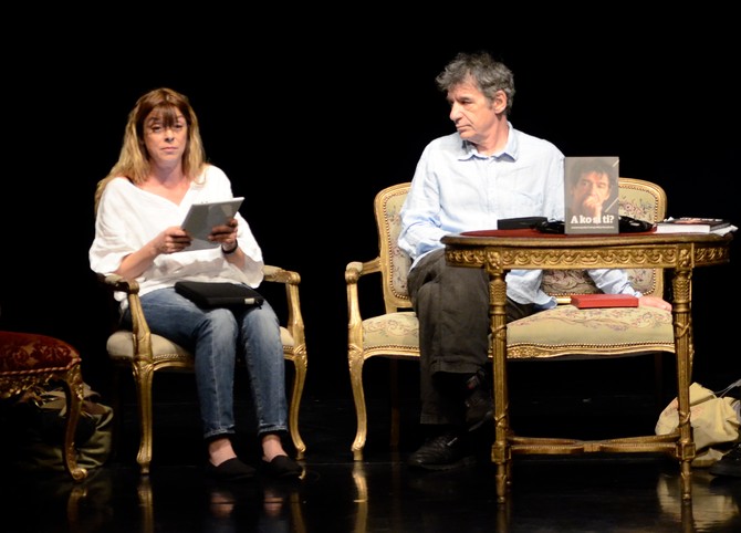 Sa predstavom "Romeo i Julija" u režiji Mikija Manojlovića Anita je gostovala u Narodnom pozorištu u Prištini. Komad se igra na srpskom i albanskom. Kaže, zauvek će pamtiti drugo veče izvođenja, kada je nestala struja, a publika mobilnim telefonima osvetlila scenu